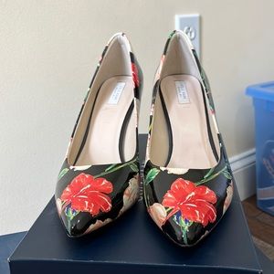 Cole Haan Eliza Hand Painted Heels- NIB size 9.5
